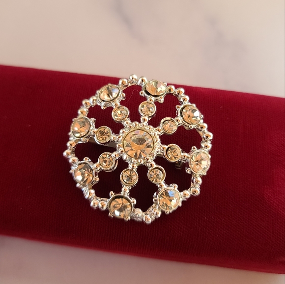 Jewelry | Vintage Rhinestone Circular Brooch | Poshmark